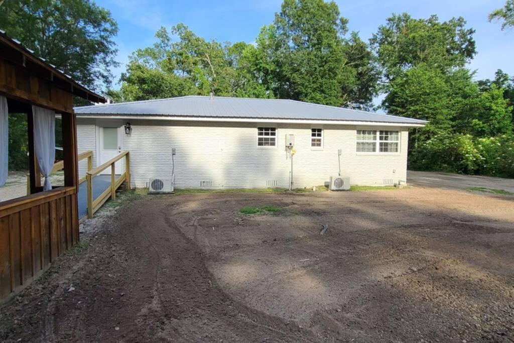 Farm House Stay With Soaking Tub And Hot Tub Barn Hammond Exterior foto