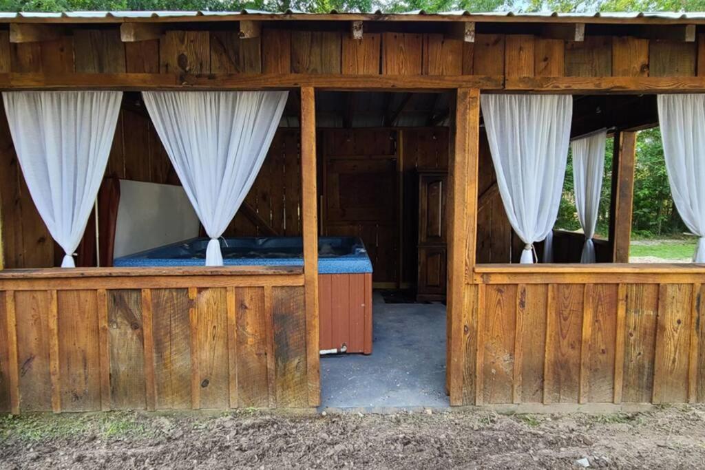 Farm House Stay With Soaking Tub And Hot Tub Barn Hammond Exterior foto